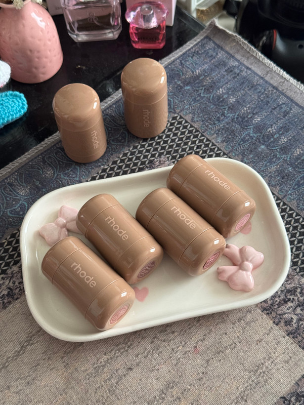 رژگونه استیکی rhode